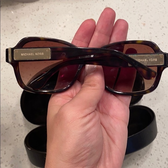 Michael Kors - Bella Sunglasses with case - Picture 2 of 3